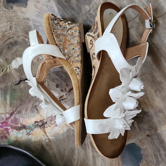 Patrizia by Spring Step Women's Flower Wedge Sandals Size 38 - Picture 3 of 9